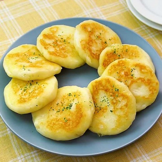 チーズがのびーる♪ もちもちいももちのレシピ動画・作り方 | デリッシュキッチン