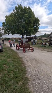 Have ever seen one of these? 1910 Bessemer, 2 cycle 4hp engine powered tractor #tractor #tractorshow #tractors #farmequipment #engine #tractorvideo #tractorvideos #farmmachinery #enginesound | Someplace or Another