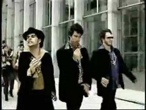 Comercial Twix biscoito caramelo e chocolate