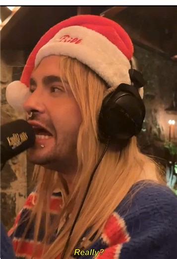 when you‘re in synch with your friends ✨ #billkaulitz #tomkaulitz #kaulitzhills #tokiohotel @Bill Kaulitz