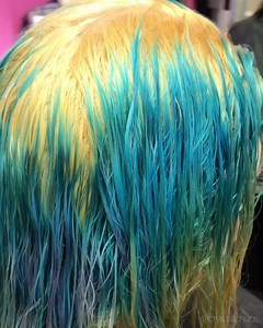 ⚡️ WINTER CULT⚡️ I’m already ready to put my tree up in my salon. Anyone else? Until then, check out this fun color using @matrix #socolorcult & @brazilianbondbuilder | Cryistal Chaos- The Salon