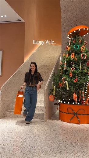 Prim Salisa Ch. on Instagram: "OUR happy holidays 😆✨🎄"