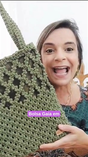 Quer Aprender a Confeccionar a Bolsa Gaia em Macramê ??? Participe da semana da Bolsa em Macramê De 8/12 a 12/12 ,com aulas online e gratuitas  O que você vai aprender: ✅ O passo a passo prático para confeccionar a LINDA BOLSA GAIA EM MACRAMÊ , mesmo que seja iniciante.  Toque em SAIBA MAIS e entre no Grupo de avisos do WhatsApp! | Artesanato Marcella Cruz | Facebook