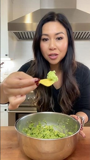 Chipotle’s Secret Guacamole Recipe | MyHealthyDish