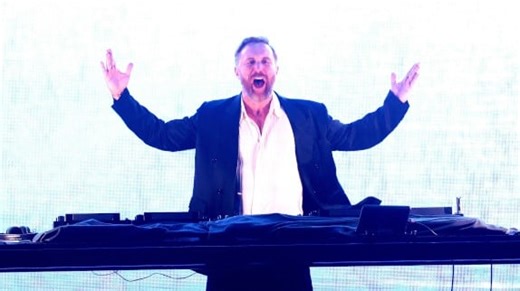 David Guetta dynamite ce tube des années 2000 sur son nouvel hymne explosif