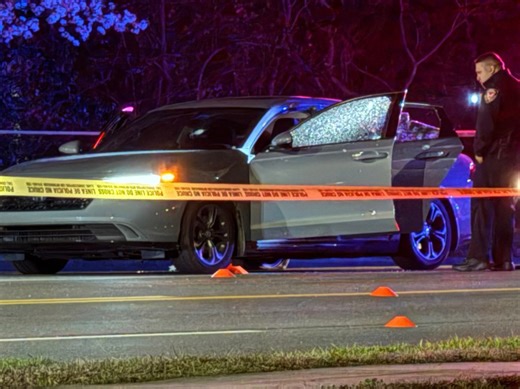 Triple shooting leaves 2 dead in car in North Carolina