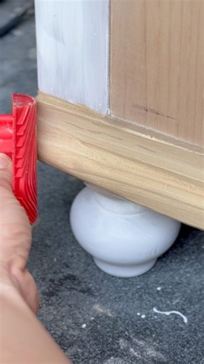 310K views · 1.5K reactions | Hand sculpting broken trim edge and creating faux wood grain…李 #diy #DIYwoodworking #diywoodwork #paintedfurniture #diyhomedecor #diyprojects #diyhome #diycraft #fixit #reloverestore #fauxwood #restoredfurniture #refinishedfurniture #doityourself #furnituredesign #furnituremakeover #furniture #furniturestore | ReLove ReStore | Facebook