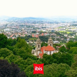 17K views · 127 reactions | Muitas vezes olhamos para fora e esquecemo-nos de valorizar também o que é nosso, e sem dúvida que Portugal é irresistibis  Um país repleto de sítios belos, paisagens e cultura para serem visto e revistos. Qual é o teu local preferido para visitar em Portugal?! Diz-nos nos comentários! E... se estás a pensar viajar por cá, sabes que tens sempre um hotel ibis onde podes ficar  https://tinyurl.com/ibisEmPortugal | ibis | Facebook