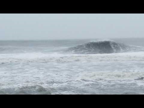 Double overhead surf South jetty, Ventura harbor