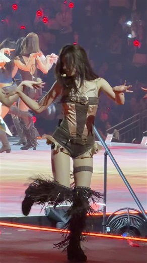 Twice Sana “Right Hand Girl” focus in Seattle #twice #sana #thisisfor #트와이스 #사나