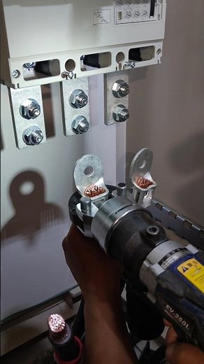 カクタスの電動式圧着工具を使用して200の端子を圧着してみた