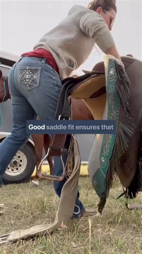 Hot Take - Most barrel racer’s don’t know how to fit a saddle (I didn’t when I started barrel racing either) A good saddle fit ensures that your horse stays healthy, balanced, and happy. When your horse is happy and comfortable, they are more willing which makes your job easier in training them and your ride more enjoyable. You don’t have to be an expert to figure out that your saddle doesn’t fit. Listen to your gut and your horse. They will both tell you. Save this video for the barn so you can