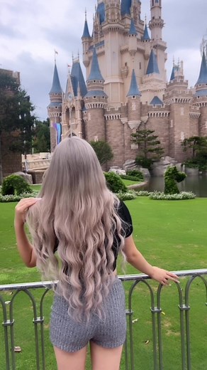 景色もキャストさんも全部がかわいくて癒された🎀ディズニーで１番好きなキャラクター教えて👂🏻#ディズニー#ギャル #おすすめ #CapCut