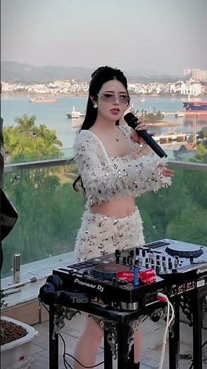 Chuyện Hoa Sim Bên Lưng Đồi...MỘNG HOA SIM REMIX - OANH TẠ x DJ TRIỆU MUZIK