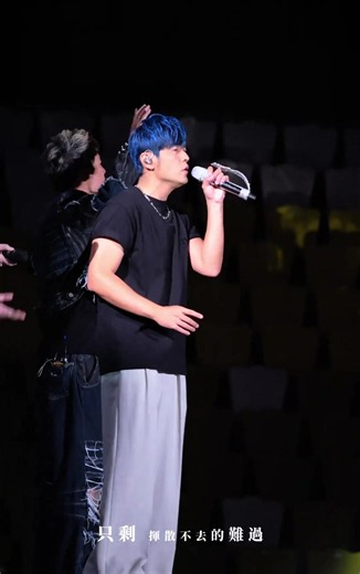 枫 周杰伦 演唱会现场 — 秋天送你一首枫