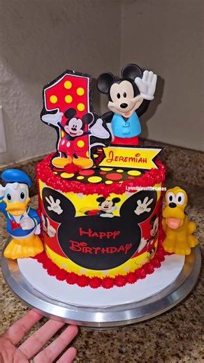 Mickey Mouse Cake; Instagram- Lynnsblessitbecakes #LynnsBlessItBeCakes #CustomCakes #HoustonCakes #MickeyMouseCake #MickeyMouse