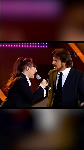 Yo qué soy? A veces el corazón pregunta lo que la razón ya sabe…#pimpinela