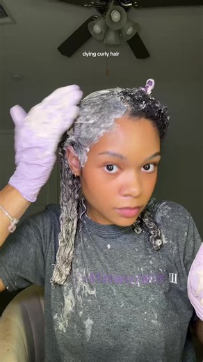Dying curly hair brown with L'Oréal HiColor