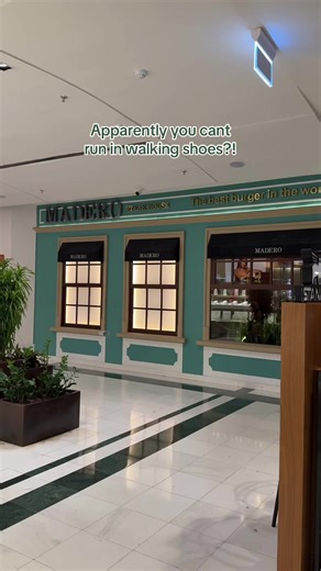 I left all my running sneakers back home in New York. Come shopping in Rio de Janeiro with me! 📍Nike - Riosul Mall @Nike #riodejaneiro #comewithmeshopping #shoppinginrio #nike #running