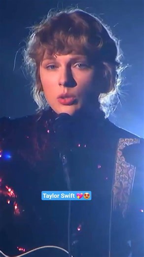 TAYLOR SWIFT LIVE 😍💖