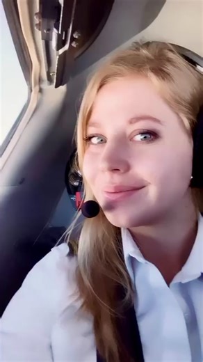 Anyone else missing their office? 🛩#pilot #femalepilot #pilotgirl #officeview #foryou #tiktokgermay #aviationgirls #firstofficer #pilotlife #Aviation
