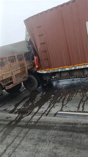 KMP #Expressway #accident #truck