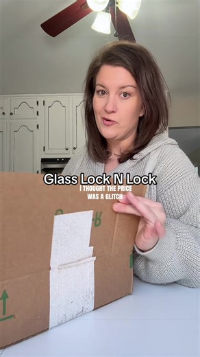 This set of 2 GLASS lock n lock containers is such a good price! Perfect for taking food on the go to the summer bbas and get togethers. Plus the make great baking dishes. #locknlock #bakeware #foodstorage #foodcontainer