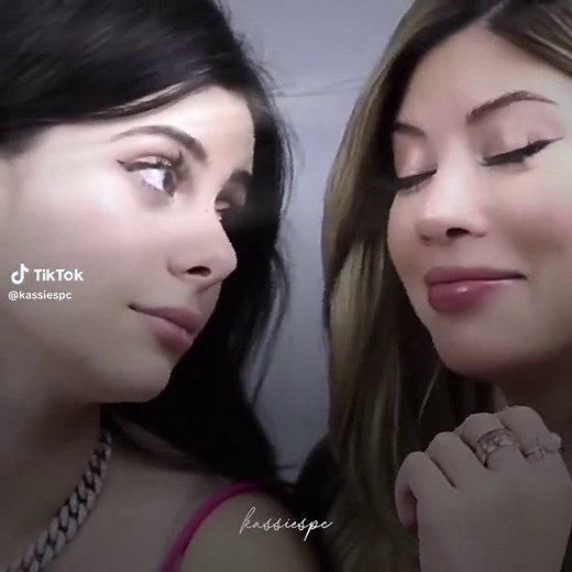 💗 #gloom #azzyland #gloomandazzyland #azzy #kassimaisabelle #kassiegloom #kassieandazzy #azzyandkassie #kassiespc #velocityedit #viral #edits #edit #editing #editor #funimatepro #funimate #blowup #fyp #like #pleasegoviral #gloomykassie