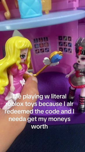 OU DONT PLAY DARK FAIRY (I’m trading the crowned court set lmk offers 🥹) #royalehigh #roblox #toys #fyp #glitterfrost