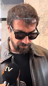 Ibrahim profondamente commosso per la perdita del suo Mentore , il famoso regista e sceneggiatore Osman Sınav , scomparso all'età di 69 anni. È stato il primo a scoprire il talento di Ibrahim e a sceglierelo per il ruolo in Pars Narkoterör. Başımız sağ olsun 🤲 @ibrahimcelikkol41 #beauty #stile #elegant #sostanza #kral #love #turkish #challenge #goodife #goodvibes #ibopicoftheday #scattodelgiorno #ibrahimcelikkol41 #menstyle #ibrahimçelikkol #ibrahimcelikkol #celikkol #çelikkol #turkishseries #t