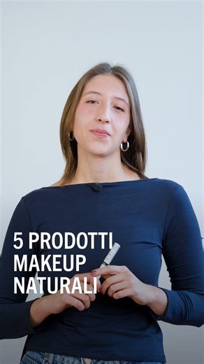 Aroma-Zone Italia on Instagram: "Minimal make-up, massimo risultato. 5 prodotti naturali, 2-in-1, per un look semplice ma efficace. 👁️ Eye-liner ai peptidi: definisce e rinforza. 🖤 Mascara al ricino: volume + trattamento. ✨ Gocce Illuminanti con Acido Ialuronico e Vitamina C: glow istantaneo. 🌿 Cipria all’Acido Ialuronico: opacizza senza seccare. 🌹 Burrocacao alla rosa: labbra morbide e naturali. Pronta a testare l’hybrid make-up? Dicci nei commenti quale prodotto vuoi provare ✨"