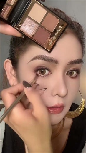 This eyeshadow application technique looks good on everyone, it's so simple! #eyeshadow