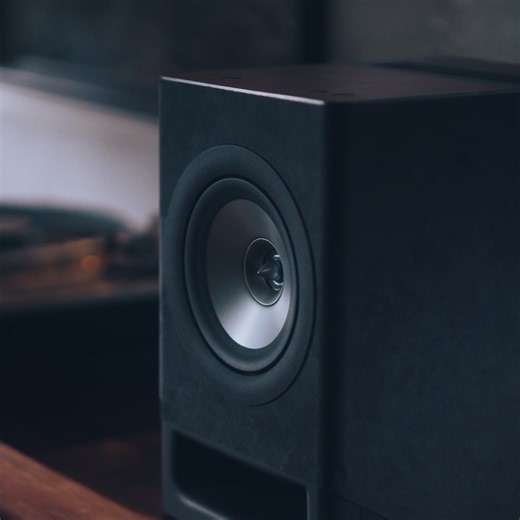 Le Technics SC-CX700... Design minimaliste, son exceptionnel. Notre tout premier système HiFi d'enceintes sans fil pour étagère prend en charge plusieurs sources, y compris les services de streaming, les disques vinyles et la télévision, pour donner vie à votre expérience de divertissement à domicile. Appuyez pour en savoir plus. | Technics
