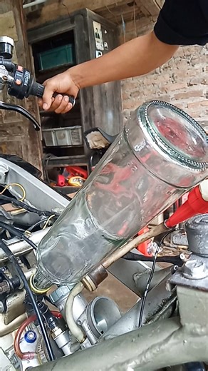 465K views · 2.1K reactions | look at the mixture of fuel and air in the bottle #tehnique #mecanic #usa #fyp #page #recomended #tips #trick #automotive #engine #enginering | Muhammad Fathi Nuha | Facebook