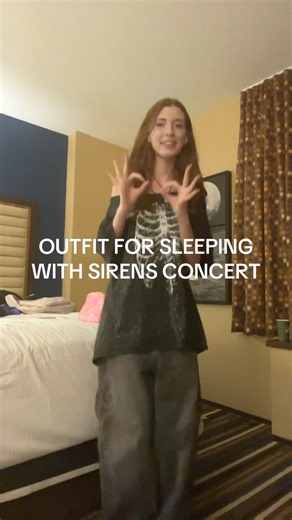 From last night #blowup #sleepingwithsirens #makeup #lipsyncs #concert #dance