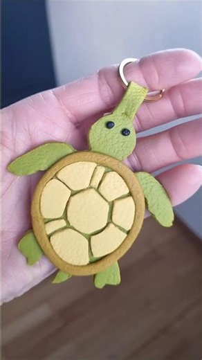 How to transfer shapes on polymer clay without cutters. Watch me make this turtle keychain #keychain