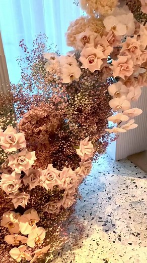 Creative Floral Arrangement Techniques with Chicken Wire