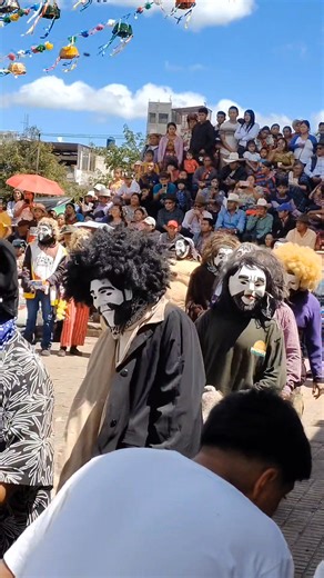 #Quiché Baile de la culebra, también conocido como Baile de los Gracejos o Patzáj, un baile muy antiguo. | Radio Victoria, la voz de los pueblos