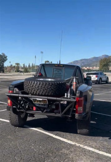 Most fun I’ve had in a parking lot ever. Here’s some raw audio of some of the passes through the urban whoops! #urbanwhoops #offroad #prerunner #truck #fordranger