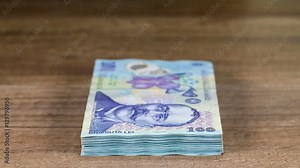 Stack of romanian currency decreasing - timelapse of 100 lei banknotes running short