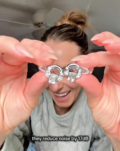 The only batch of limited-edition Swarovski x Loop Experience is almost gone 💎️ Lock in the earplugs blending Swarovski’s iconic crystals with Loop’s cutting-edge sound clarity before it’s too late. Buy now, decide later with 100-day, hassle-free returns ✨ | Loop