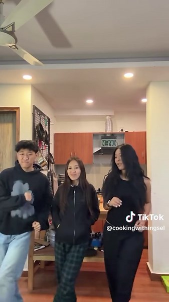 Two girls and one hottie . . . . . #cooking #viral #Foodie #fyp #Recipe