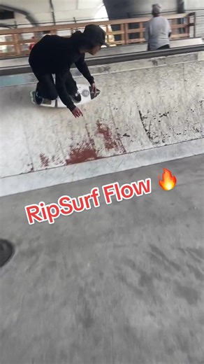 No waves. No batteries. All flow 🌊 Watching @3s_sonosk8 ride never gets old, especially when the whole park turns into a line 🔥 #RipSurf