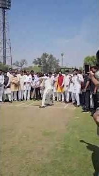 ग्वालियर के कैप्टन रूप सिंह स्टेडियम की पिच पर ज्योतिरादित्य सिंधिया का कवर ड्राइव चर्चा में