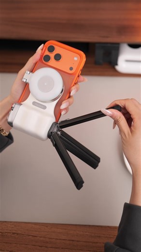 This Magnetic Phone Camera Shoot Hand Grip makes filming way more stable, and it even comes with a fill light that smooths your skin—total game-changer for girls taking selfies. Plus, the Bluetooth remote is such a thoughtful touch, so you can nail great shots all by yourself. When you’re at a cafe, it doubles as a phone stand for scrolling videos too—super versatile. Highly recommend it! #phoneaccessories #light #cameragrip #handlegrip #smartphone #magnetic #contentcreator #viral #phonegrip #bl