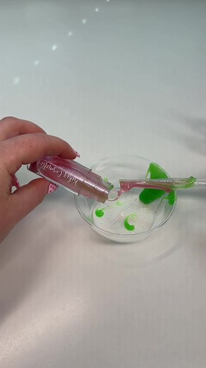 Sparkling Color Changing Glitter Lip Gloss!