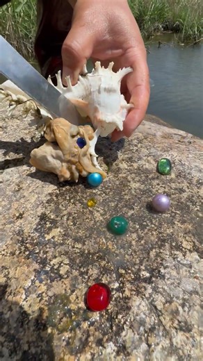 Crystal hunting in forgotten mines: The ultimate guide。Rainbow Beach's Crystal Secrets
