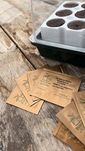 🌱 What to Plant This Weekend (By Zone) Here’s a quick breakdown of what you can start right now based on your growing zone! Zones 3–5 Start indoors: onions, leeks, celery, parsley, thyme, oregano, pansies, violas, snapdragons Zones 6–7 Start indoors: onions, leeks, celery, parsley, thyme, oregano, lettuce, kale, broccoli, pansies, violas, snapdragons Zones 8–9 Start indoors: tomatoes, peppers, eggplant, basil, broccoli, cabbage, pansies & violas, snapdragons, petunias Outdoors (weather permitti