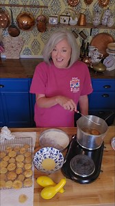 This is one way I fry squash using beef tallow and I fix them a little different every time! You can't mess up fried squash!! This is a great way to use up random bags of flour. Plus, I'll clean the tallow using the water and cornstarch mixture just like we did in yesterday's video. | Kimmy's Southern Cooking