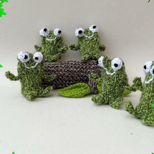 TeaCosyFolk's Five Little Speckled Frogs Finger Puppets In Action! 🐸🎶 #knittingpattern #teacosyfolk